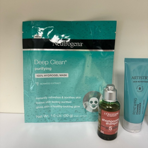 Skincare travel set - Picture 2 of 3